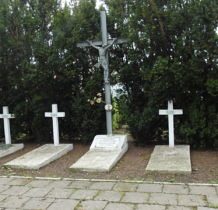 Husynne-na cmentarzu groby polskich żołnierzy, którzy zostali zamordowani we wrześniu 1939 roku przez  żołnierzy Armii Czerwonej