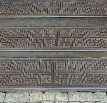 Stary Gostków- schody żeliwne