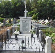 Szadek-cmentarz-mogiła powstańców poległych w bitwie pod Szadkowicami w 1863 roku