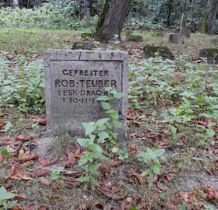 Ulejów-na cmentarzu groby żołnierzy trzech armii-rosyjskiej,austro-wegierskiej i niemieckiej
