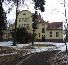 Jastrzębie-pałac od strony parku