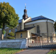 Rybotycze-kościół z 1868 roku wybudowany częściowo z kamienia pochodzacego z rozbiórki zamku