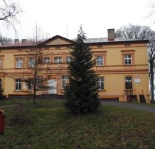 Gostyń-w pałacu funkcjonuje dzisiaj szkoła