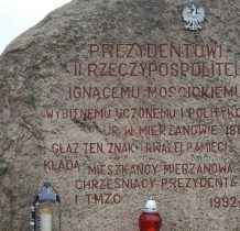 ku pamięci---w 1806 roku również w Mierzanowie urodził się Józef Czapski-oficer powstania listopadowego,wielkopolskiego,generał w powstaniu styczniowym