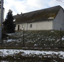 budynek z XIX wieku przy kościele
